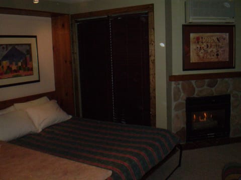 Studio suite located in the heart of Whistler village Apartment in Whistler