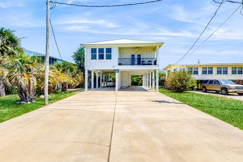 Cactus Cove Hangout House in Gulf Shores