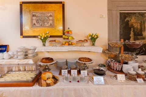 Buffet breakfast, Italian breakfast, American breakfast