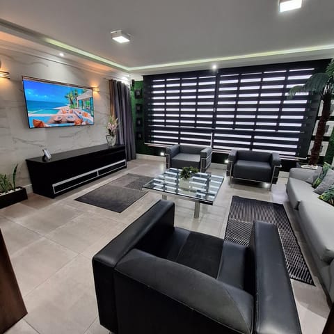 Communal lounge/ TV room, TV and multimedia, Living room, Seating area, Evening entertainment