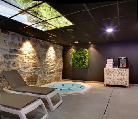 Hot Tub, Sauna, Spa and wellness centre/facilities