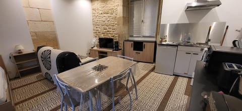 TV and multimedia, Kitchen or kitchenette, Living room, Seating area, Dining area, minibar, pet friendly, stove