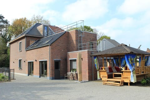 Property building, Facade/entrance, Garden, View (from property/room), Balcony/Terrace