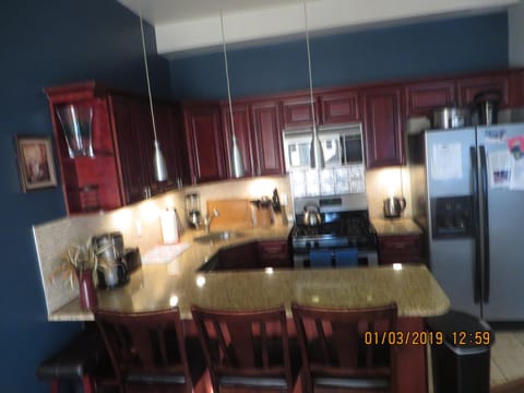 Kitchen or kitchenette, Dining area, dishwasher, minibar, oven, stove, toaster