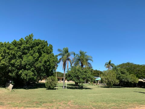 Albert Park Motor Inn-KING BEDS-POOL-SHADED PARKING Motel in Longreach