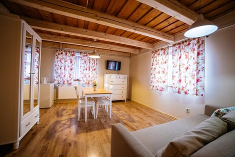 Living room, Photo of the whole room, Decorative detail