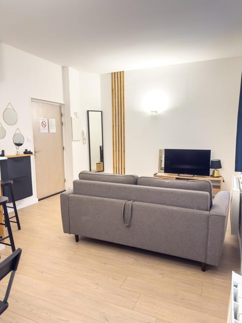 Communal lounge/ TV room, TV and multimedia, Living room