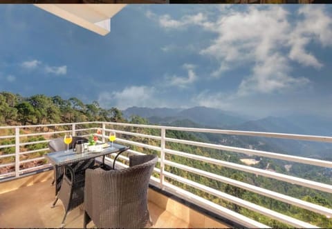 View (from property/room), Balcony/Terrace, Mountain view