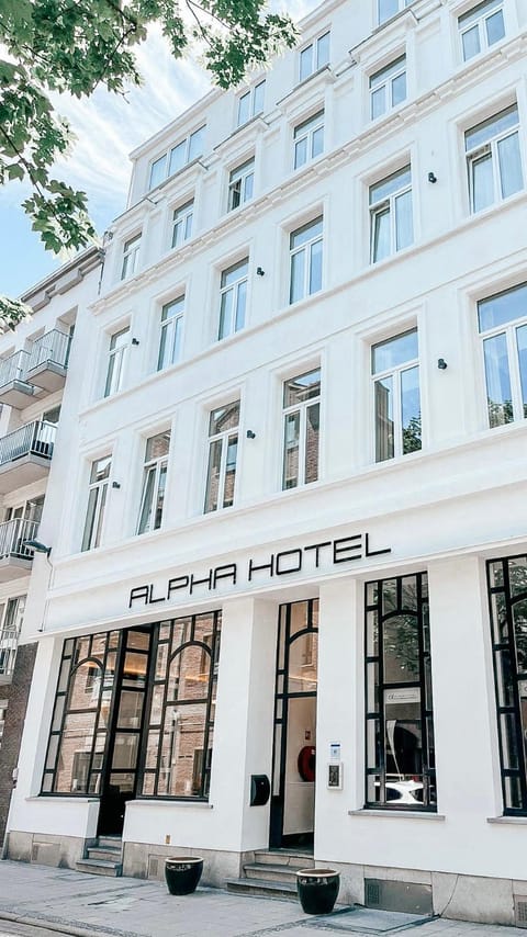 Property building, Facade/entrance