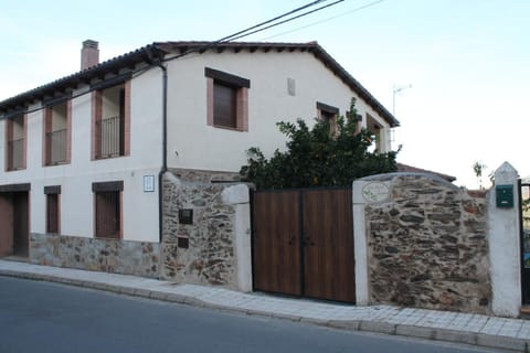 Casa Rural Leonor con piscina privada House in Extremadura, Spain