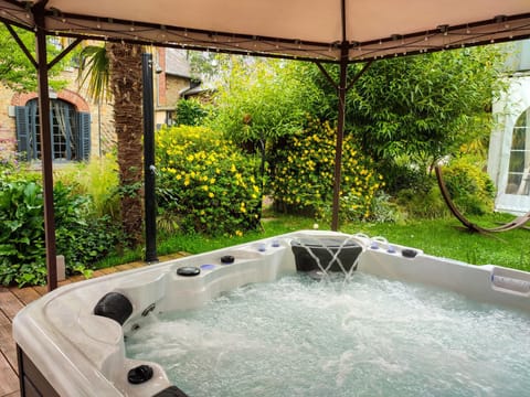 Garden, Hot Tub, Spa and wellness centre/facilities, Swimming pool