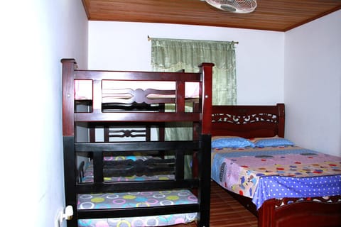 Bedroom, bunk bed