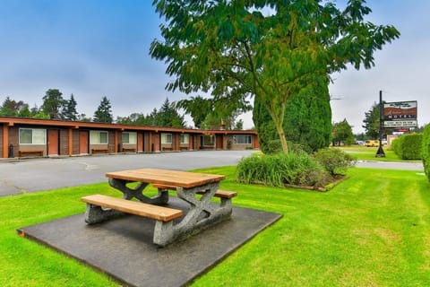 Arbutus Grove Motel Motel in Parksville