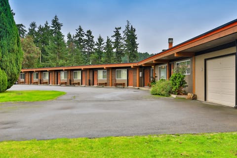 Property building, Natural landscape, Garden