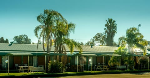 Deniliquin Country Club Motor Inn Motel in Deniliquin