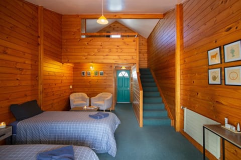 Smoke Lake Hot Springs Lodge & Camp Hostel in Rotorua