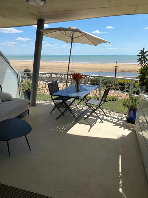 Le Rêve, les pieds dans l'eau, face à l'Ile de Ré Condo in La Tranche-sur-Mer