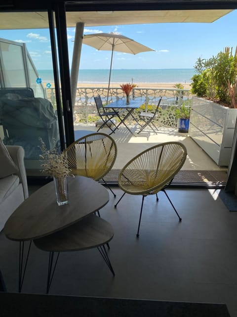 Le Rêve, les pieds dans l'eau, face à l'Ile de Ré Condo in La Tranche-sur-Mer