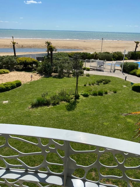 Le Rêve, les pieds dans l'eau, face à l'Ile de Ré Condo in La Tranche-sur-Mer