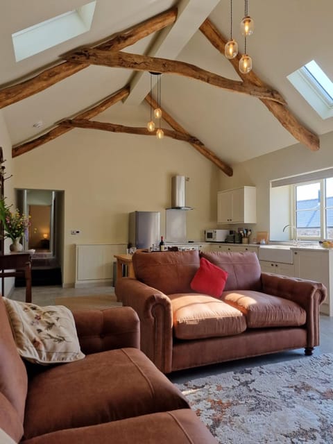 Broomhill Barns House in Martletwy