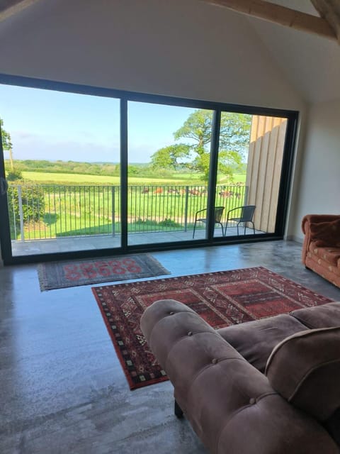 Broomhill Barns House in Martletwy