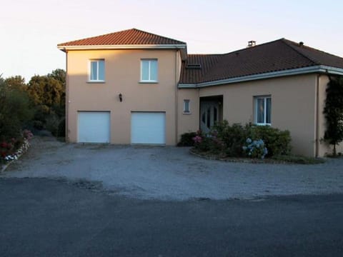 Chambres d'Hôtes de l'Auraine Bed and Breakfast in Limoges