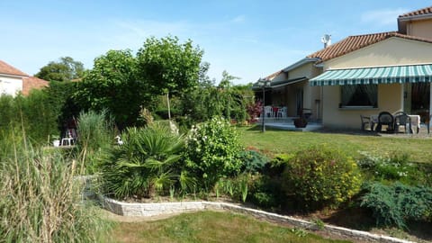 Chambres d'Hôtes de l'Auraine Bed and Breakfast in Limoges