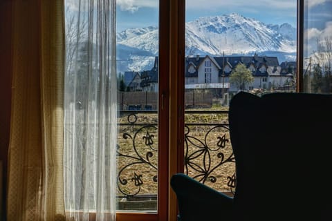 Balcony/Terrace, Living room, Mountain view, Mountain view