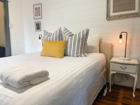 Blue Duck Cottage Village Comfort with Fireplace Casa in Tenterfield