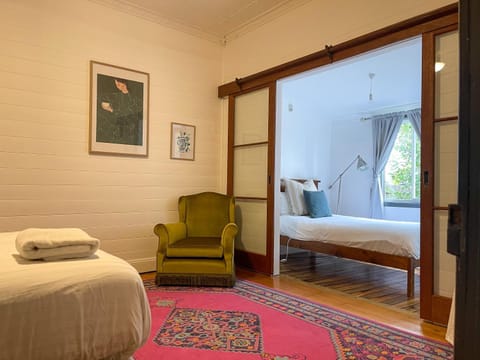 Blue Duck Cottage Village Comfort with Fireplace House in Tenterfield