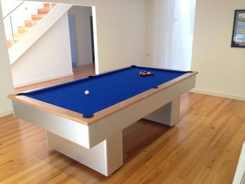 Billiard, Game Room