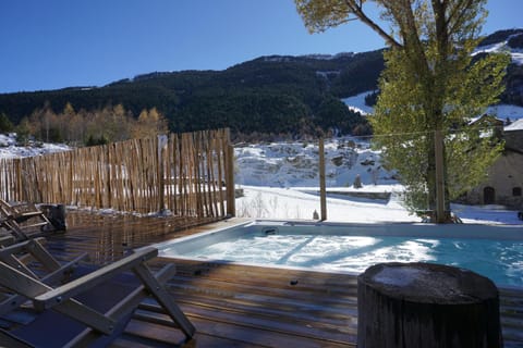 Off site, Day, Winter, Hot Spring Bath, Hot Tub, Balcony/Terrace, On site, Mountain view, Pool view, Swimming pool, Swimming pool, Open Air Bath