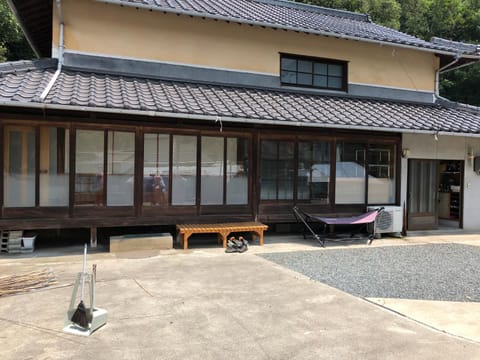 Rider & Guest House Kazeyoubi Bed and Breakfast in Hiroshima Prefecture