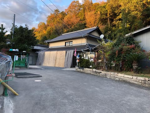 Rider & Guest House Kazeyoubi Bed and Breakfast in Hiroshima Prefecture