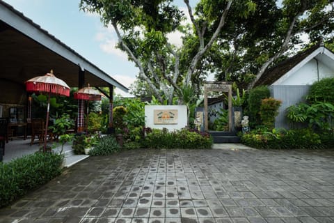 Kubu Kak Dudung Villas Alojamiento y desayuno in Kuta Selatan