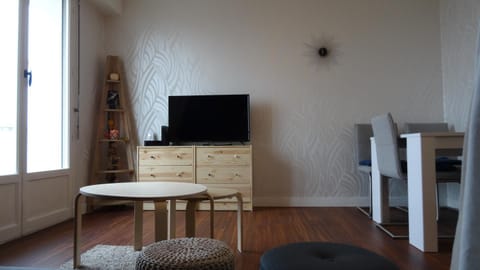 Studio moderne avec jolie vue Apartamento in Moulins