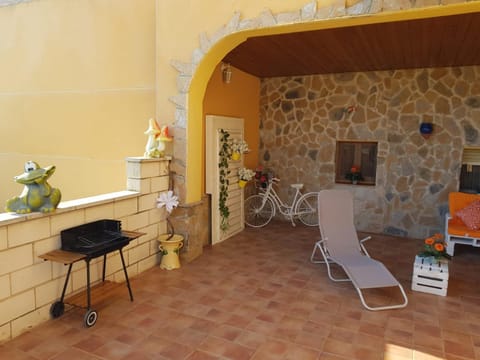 Patio, BBQ facilities