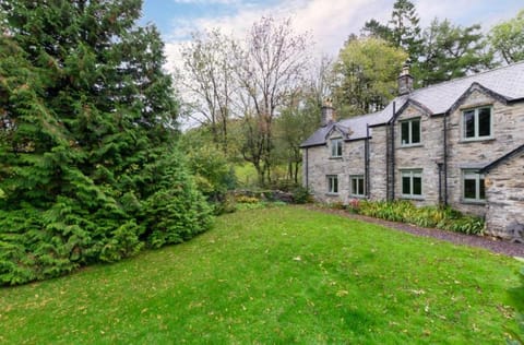 2 Tan-y-castell House in Wales