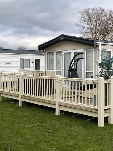 Static Caravan with hot tub Camping /
Complejo de autocaravanas in Tattershall