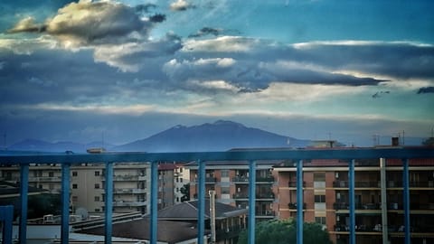 View (from property/room), Balcony/Terrace, Bedroom, City view, Landmark view, Mountain view, Sea view