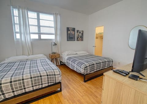 Miami Hallandale Condo, Partial Ocean View Direct Beach and Pool Access Miami Hollywood Beach Apartment in Hollywood Beach