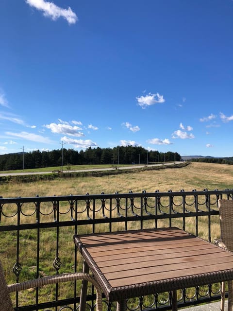 Natural landscape, View (from property/room), Balcony/Terrace