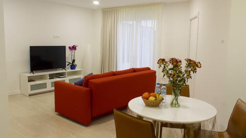 Communal lounge/ TV room, TV and multimedia, Living room, Dining area