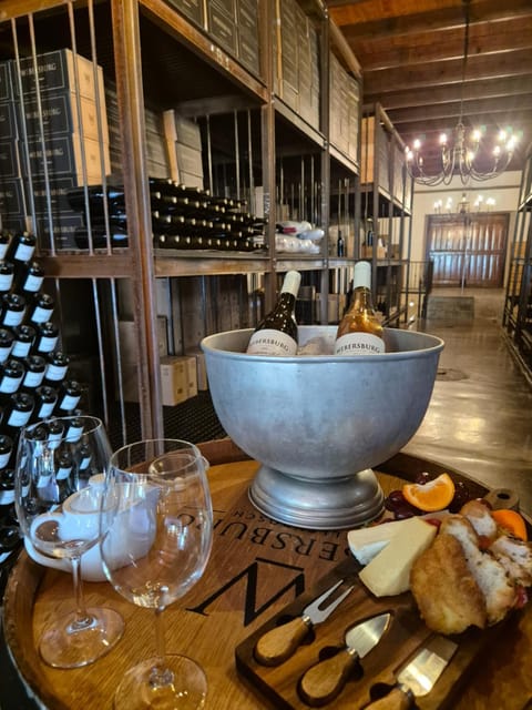 Property building, Restaurant/places to eat, Food and drinks, Food, Lunch