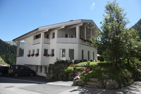 Facade/entrance, Day, Summer, Garden view