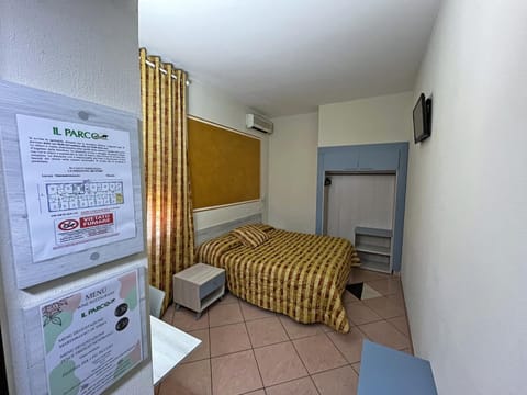 Bed, Photo of the whole room, air conditioner