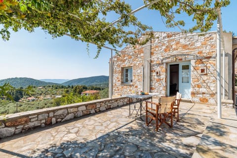 Property building, View (from property/room), Balcony/Terrace, Dining area, Mountain view