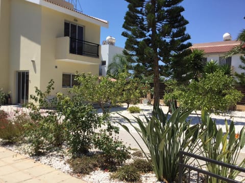 Facade/entrance, Day, Summer, Garden view