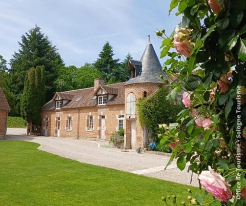 Le pigeonnier de la Farge Bed and Breakfast in Chaumont-sur-Tharonne