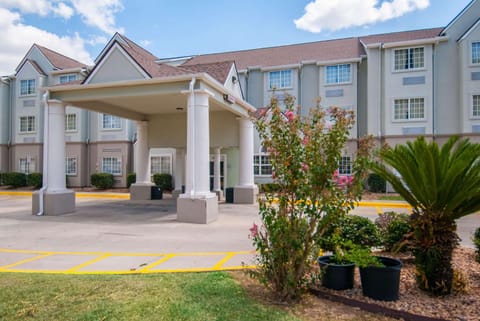 Microtel Inn and Suites Lafayette Hotel in Scott